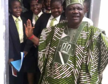 Memory Lane.. Kabiyesi, Oba Dokun Abolarin, the Orangun of Ike-Ila, after a Yoruba Language class with the Olive Branches, about 2015.